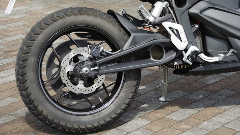 電動バイク|ゼロモーターサイクルズDS|リヤまわり|パワフルな電動デュアルパーパスバイク「ゼロモーターサイクルズDS」試乗インプレッション