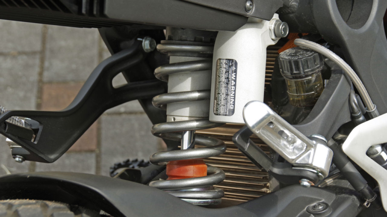 電動バイク|ゼロモーターサイクルズDS|リヤサスペンション|パワフルな電動デュアルパーパスバイク「ゼロモーターサイクルズDS」試乗インプレッション