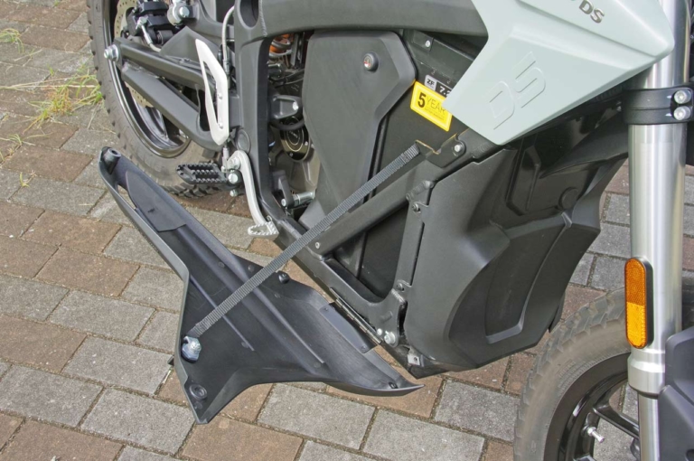 電動バイク|ゼロモーターサイクルズDS|収納ボックス|パワフルな電動デュアルパーパスバイク「ゼロモーターサイクルズDS」試乗インプレッション