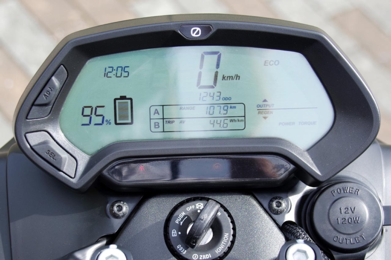 電動バイク|ゼロモーターサイクルズDS|メーター|パワフルな電動デュアルパーパスバイク「ゼロモーターサイクルズDS」試乗インプレッション