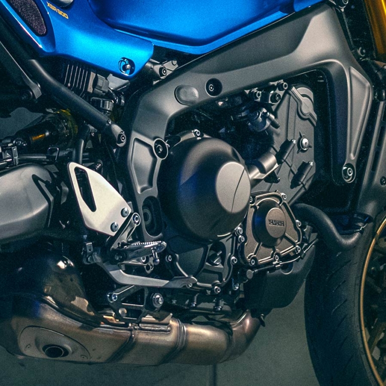 ヤマハXSR900|エンジン|専用装備で戦闘力増! 新型ヤマハXSR900ディテール詳報〈エンジン&車体編〉