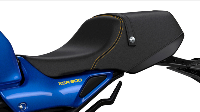2022 ヤマハ XSR900|シート|専用装備で戦闘力増! 新型ヤマハXSR900ディテール詳報〈エンジン&車体編〉