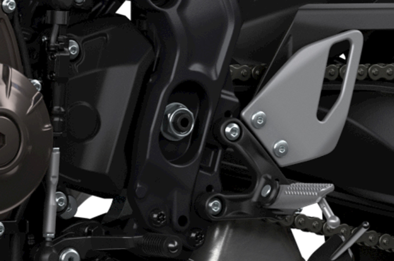 2022 ヤマハ XSR900|ステップ|専用装備で戦闘力増! 新型ヤマハXSR900ディテール詳報〈エンジン&車体編〉