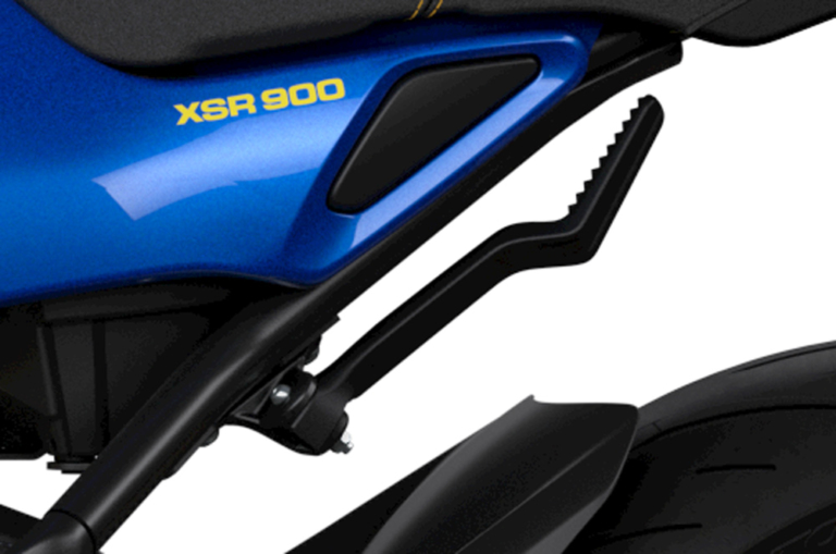 2022 ヤマハ XSR900|タンデムステップ|専用装備で戦闘力増! 新型ヤマハXSR900ディテール詳報〈エンジン&車体編〉