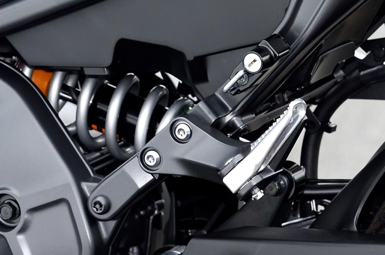 '20ヤマハMT-09SP|タンデムステップ|専用装備で戦闘力増! 新型ヤマハXSR900ディテール詳報〈エンジン&車体編〉