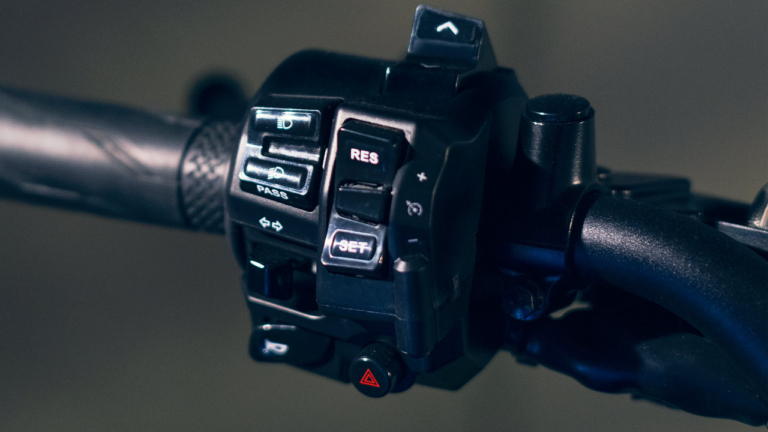 '22ヤマハXSR900|左スイッチボックス|専用装備で戦闘力増! 新型ヤマハXSR900ディテール詳報〈エンジン&車体編〉