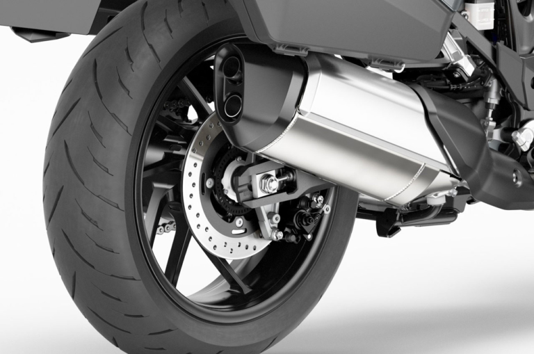 '22ホンダNT1100|マフラー|オトナSUVツアラー発進! 新型ホンダNT1100詳説【俊敏&快適な走りで兄弟車アフリカツインと差別化】