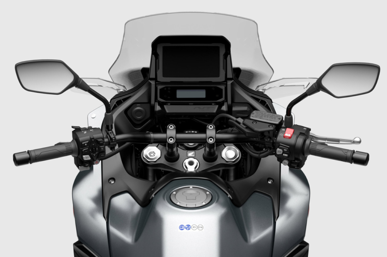 '22ホンダNT1100|コクピット|オトナSUVツアラー発進! 新型ホンダNT1100詳説【俊敏&快適な走りで兄弟車アフリカツインと差別化】