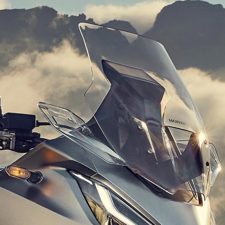 '22ホンダNT1100|ロングスクリーン|オトナSUVツアラー発進! 新型ホンダNT1100詳説【俊敏&快適な走りで兄弟車アフリカツインと差別化】