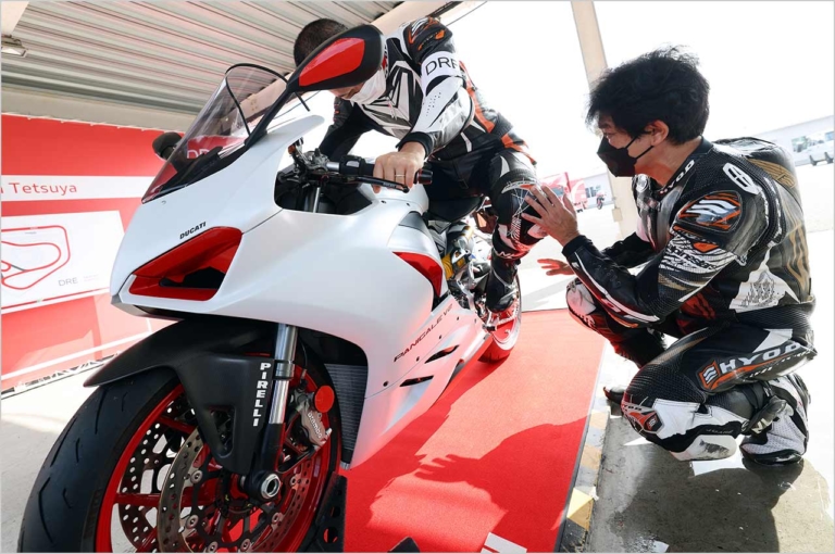 ドゥカティライディングエクスペリエンス|レーストラックアカデミー|ライディングフォーム指導|ドゥカティ主催ライディングレッスン「DREレーストラックアカデミー」体験レポート