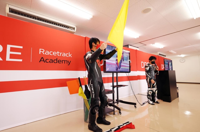 ドゥカティライディングエクスペリエンス|レーストラックアカデミー|ブリーフィング|ドゥカティ主催ライディングレッスン「DREレーストラックアカデミー」体験レポート