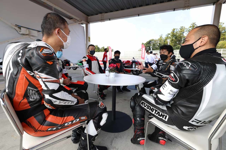 ドゥカティライディングエクスペリエンス|レーストラックアカデミー|座学|ドゥカティ主催ライディングレッスン「DREレーストラックアカデミー」体験レポート