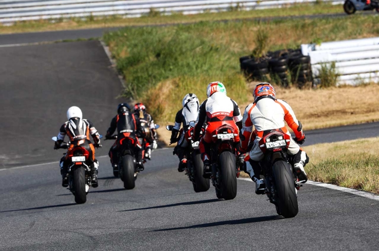 ドゥカティライディングエクスペリエンス|レーストラックアカデミー|ピットイン|ドゥカティ主催ライディングレッスン「DREレーストラックアカデミー」体験レポート