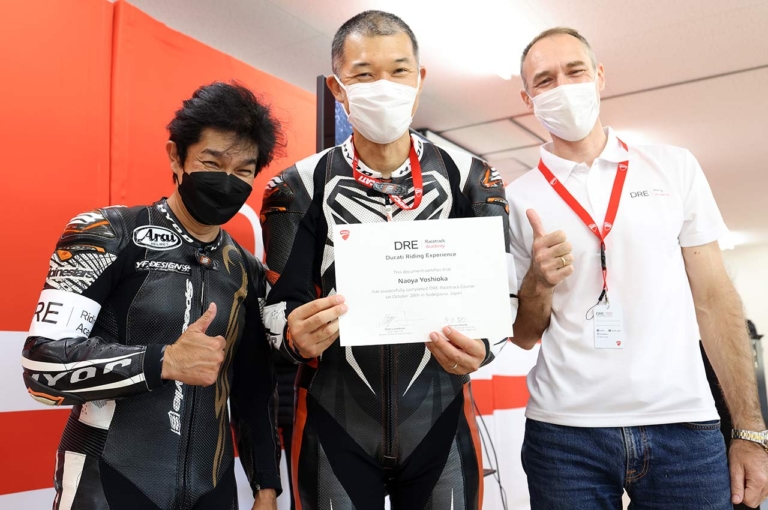 ドゥカティライディングエクスペリエンス|レーストラックアカデミー|修了証|ドゥカティ主催ライディングレッスン「DREレーストラックアカデミー」体験レポート