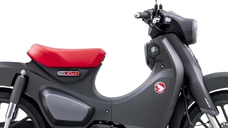 ホンダ「スーパーカブC125」最新エンジンの’22登場！ アメリカンスタイルは単座式＆キャリア無し（115ページ目）