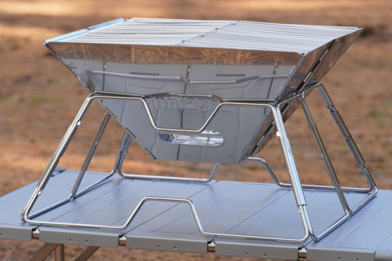 ワークマン|キャンプ|焚き火|【ワークマン・キャンプ用品】焚き火用アイテムが全部揃う! 焦げないウエアはやっぱり安心