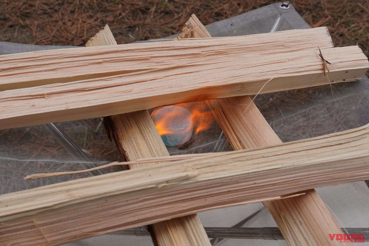 ワークマン|キャンプ|焚き火|【ワークマン・キャンプ用品】焚き火用アイテムが全部揃う! 焦げないウエアはやっぱり安心