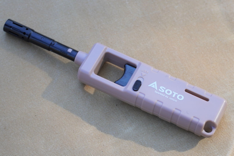 ワークマン|キャンプ|焚き火|【ワークマン・キャンプ用品】焚き火用アイテムが全部揃う! 焦げないウエアはやっぱり安心