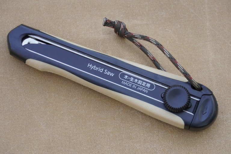 ワークマン|キャンプ|焚き火|【ワークマン・キャンプ用品】焚き火用アイテムが全部揃う! 焦げないウエアはやっぱり安心