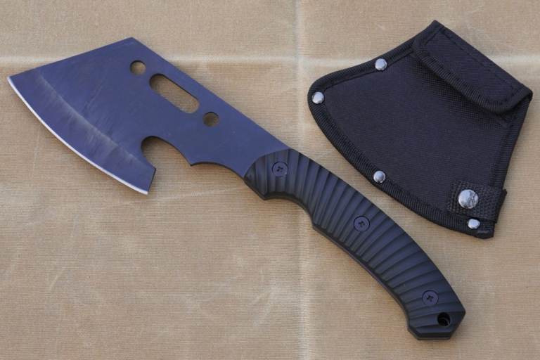 ワークマン|キャンプ|焚き火|【ワークマン・キャンプ用品】焚き火用アイテムが全部揃う! 焦げないウエアはやっぱり安心