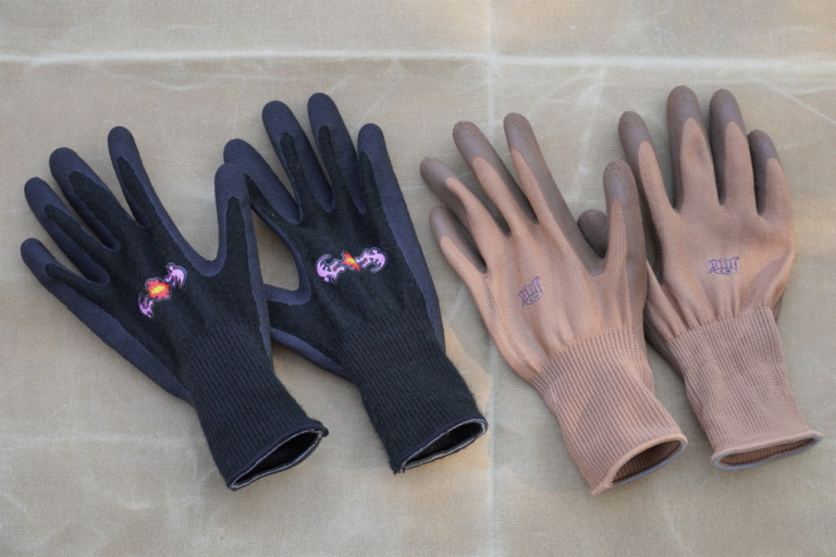 ワークマン|キャンプ|焚き火|【ワークマン・キャンプ用品】焚き火用アイテムが全部揃う! 焦げないウエアはやっぱり安心