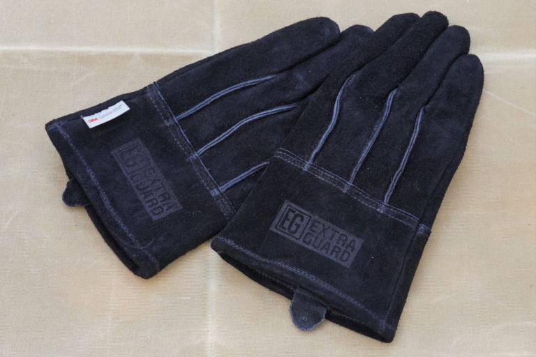 ワークマン|キャンプ|焚き火|【ワークマン・キャンプ用品】焚き火用アイテムが全部揃う! 焦げないウエアはやっぱり安心