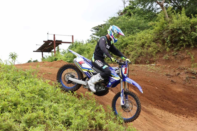 パイロンターン|ブレーキターン|アクセルターン|下り|斜面でのパイロンターン練習でスキルをさらに磨こう!〈渡辺学のオフロードライディング指南〉