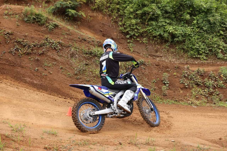 パイロンターン|ブレーキターン|アクセルターン|下り|斜面でのパイロンターン練習でスキルをさらに磨こう!〈渡辺学のオフロードライディング指南〉