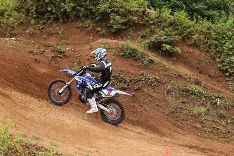 パイロンターン|ブレーキターン|アクセルターン|下り|斜面でのパイロンターン練習でスキルをさらに磨こう!〈渡辺学のオフロードライディング指南〉