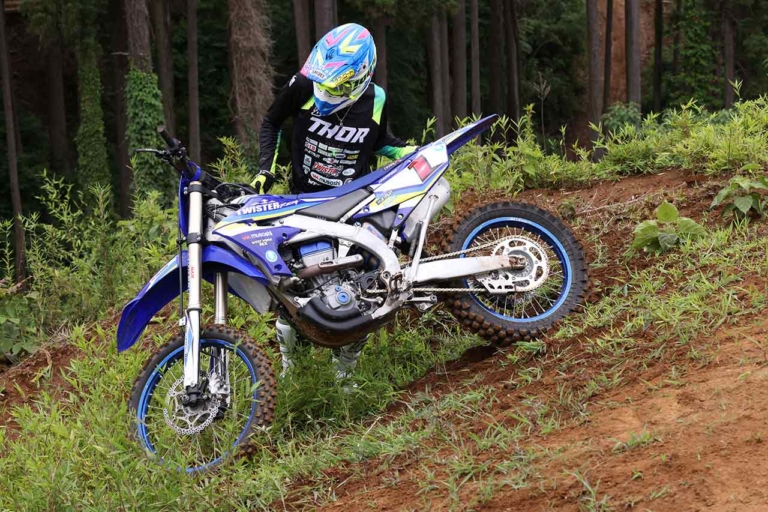 ヒルクライム|ターン|斜面でのパイロンターン練習でスキルをさらに磨こう!〈渡辺学のオフロードライディング指南〉