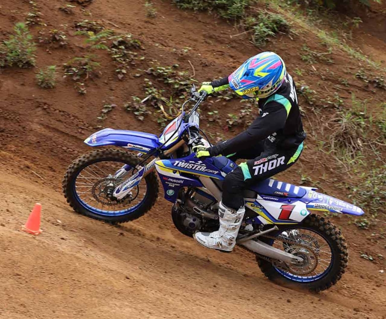 パイロンターン|ブレーキターン|アクセルターン|上り|斜面でのパイロンターン練習でスキルをさらに磨こう!〈渡辺学のオフロードライディング指南〉