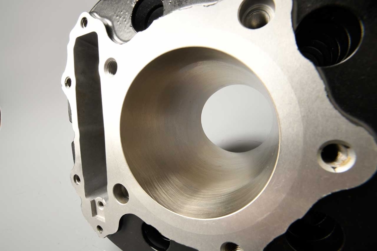 アルミメッキシリンダー|井上ボーリングの仕事〈#2〉 ICBMの普及を促進する、エバースリーブの誕生