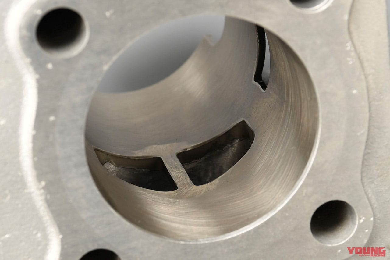 排気ポート|井上ボーリングの仕事〈#3〉 2ストロークの再生/長寿命化と、H2用ビレットヘッドの最新情報