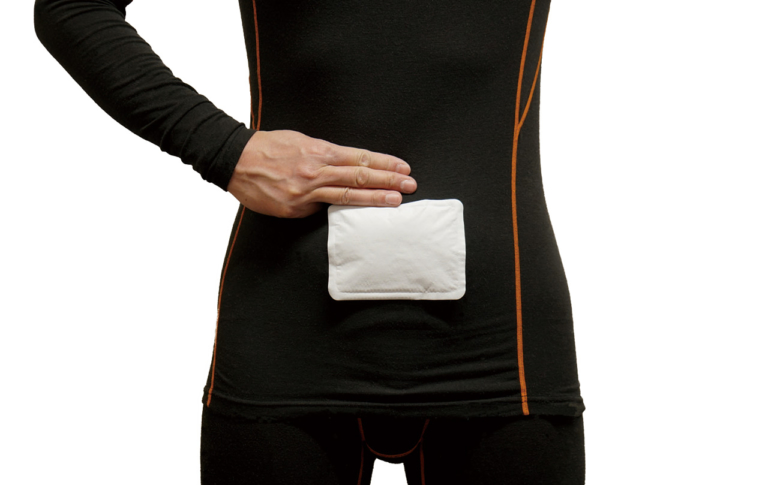 使い捨てカイロ|貼り方|冬装備|お腹|極寒ツーリングを乗り切る“使い捨てカイロ”の効果的な貼り方