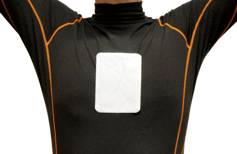 使い捨てカイロ|貼り方|冬装備|胸|極寒ツーリングを乗り切る“使い捨てカイロ”の効果的な貼り方