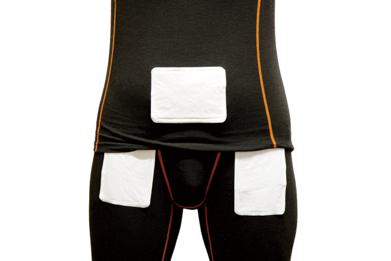 使い捨てカイロ|貼り方|冬装備|太もも|極寒ツーリングを乗り切る“使い捨てカイロ”の効果的な貼り方