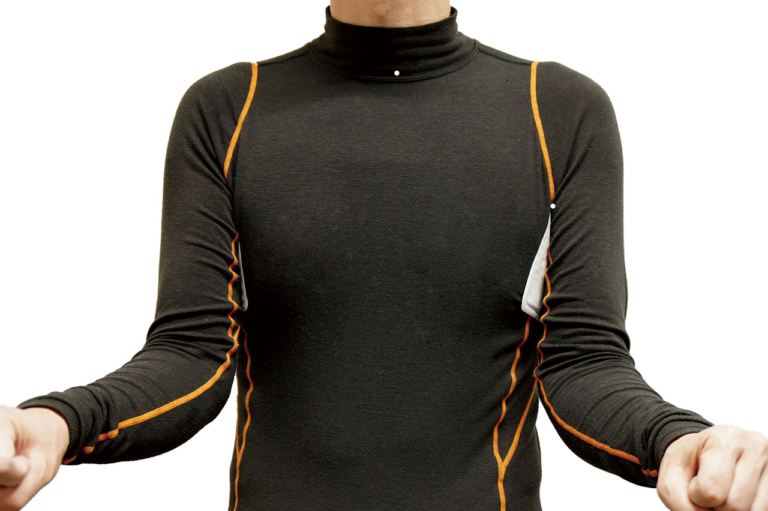 使い捨てカイロ|貼り方|冬装備|ワキの下|極寒ツーリングを乗り切る“使い捨てカイロ”の効果的な貼り方