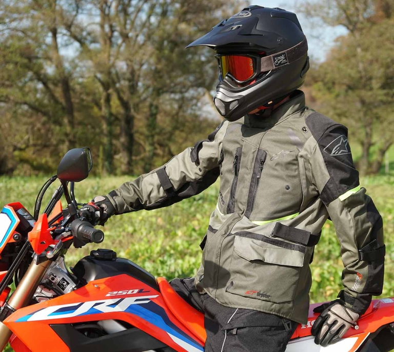ウインタージャケット|Alpinestars|林道ツーリング|ANDES V3 DRYSTAR JACKET|動きやすい防寒ウエアで冬の林道へ!! 最旬ウインタージャケットコレクション〈前編〉