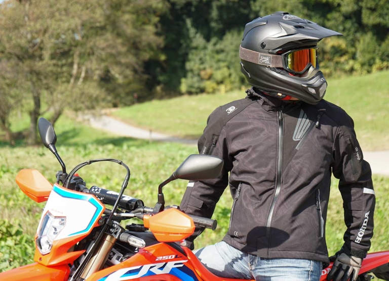 ウインタージャケット|林道ツーリング|ホンダ|プロテクトソフトシェルパーカ|最旬ウインタージャケットコレクション〈後編〉動きやすい防寒ウエアで冬の林道へ!!