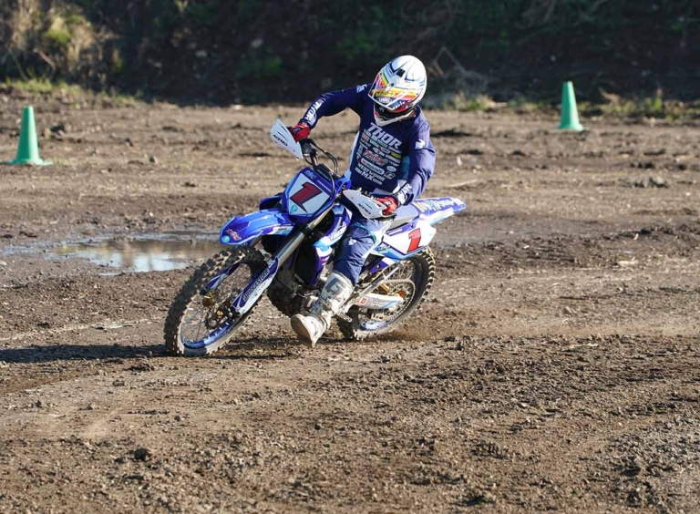 ダートトラック|オーバル|V字ライン|YZ250FX|スライドコントロールが驚くほど身につく!!〈渡辺学のオフロードライディング指南〉
