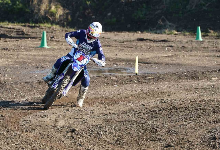 ダートトラック|オーバル|V字ライン|YZ250FX|スライドコントロールが驚くほど身につく!!〈渡辺学のオフロードライディング指南〉