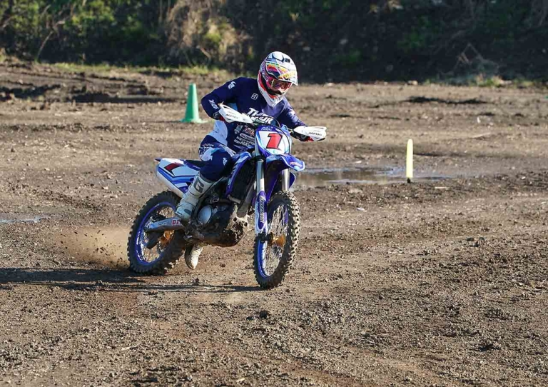 ダートトラック|オーバル|V字ライン|YZ250FX|スライドコントロールが驚くほど身につく!!〈渡辺学のオフロードライディング指南〉