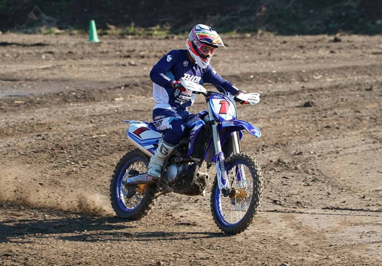 ダートトラック|オーバル|V字ライン|YZ250FX|スライドコントロールが驚くほど身につく!!〈渡辺学のオフロードライディング指南〉