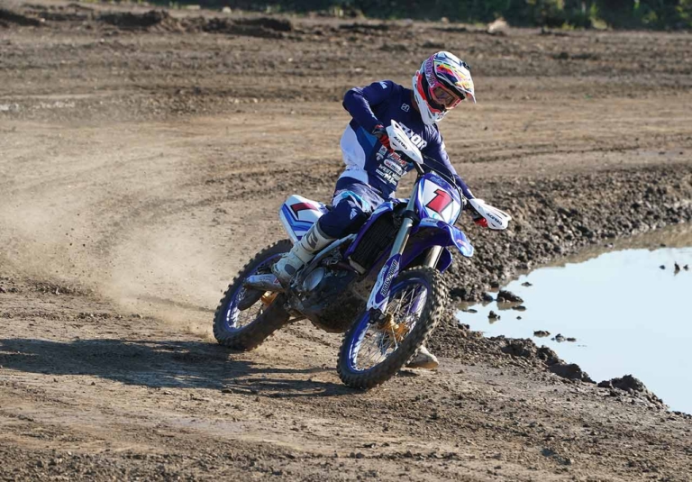 ダートトラック|オーバル|U字ライン|YZ250FX|スライドコントロールが驚くほど身につく!!〈渡辺学のオフロードライディング指南〉