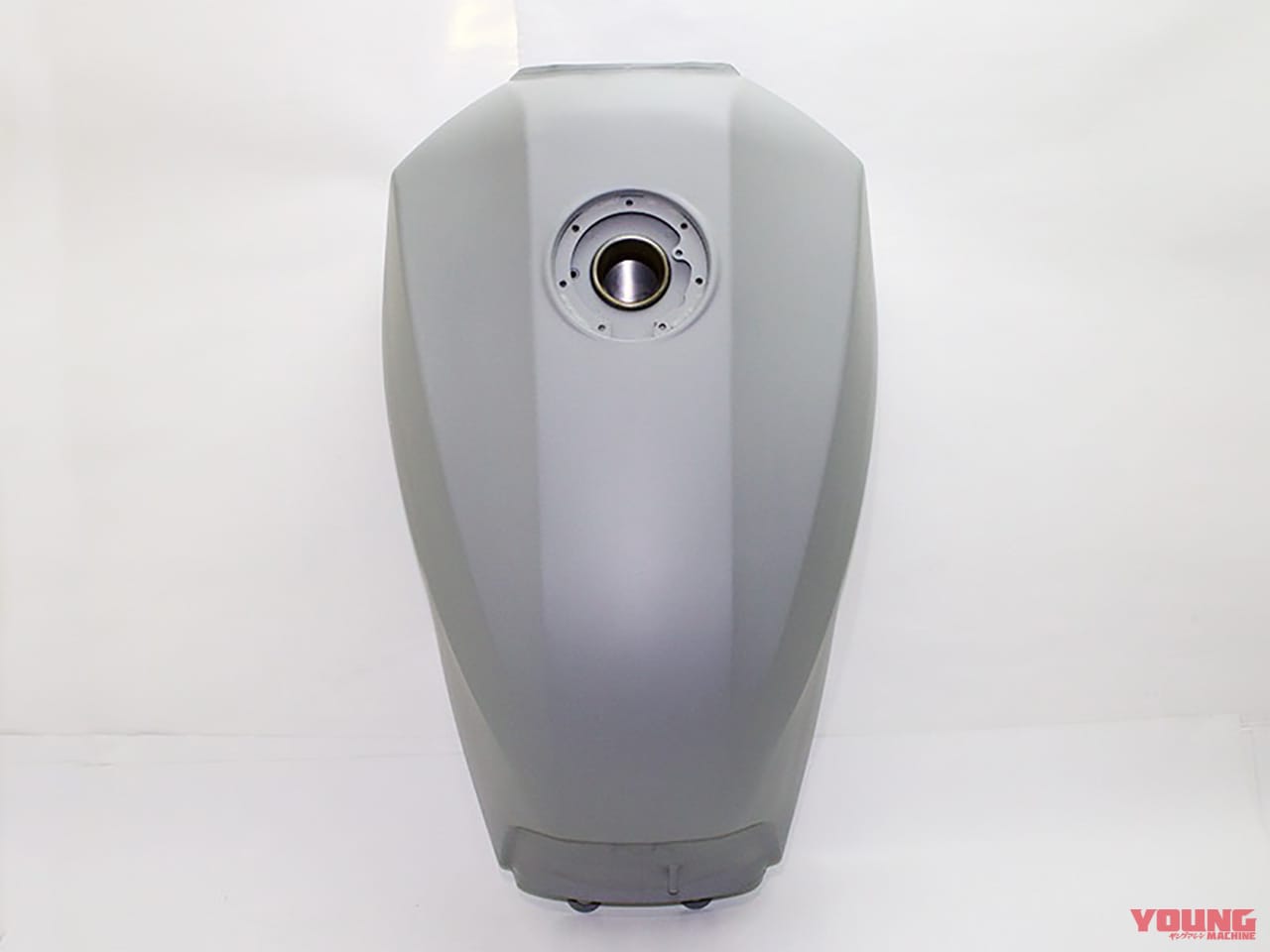 ドレミコレクション|GPz900R|燃料タンク|【ニンジャオーナー感激!】ドレミコレクションがGPz900R用の燃料タンクを復刻して販売開始