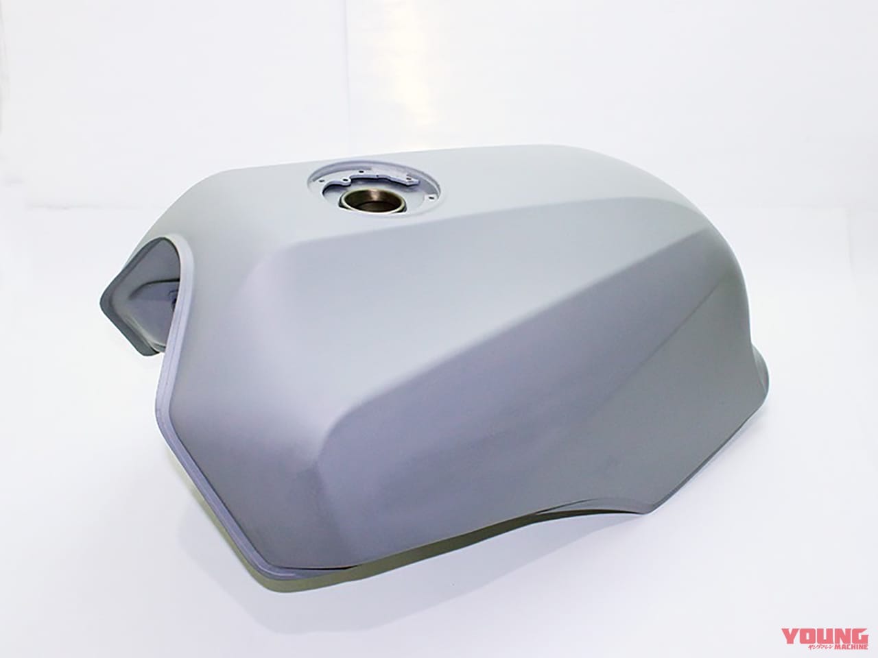 ニンジャオーナー感激 ドレミコレクションがgpz900r用の燃料タンクを復刻して販売開始 Webヤングマシン 新車バイクニュース ニンジャオーナー感激 ドレミコレクションがgpz900r用の燃料タンクを復刻して販売開始 Webヤングマシン 新車バイクニュース
