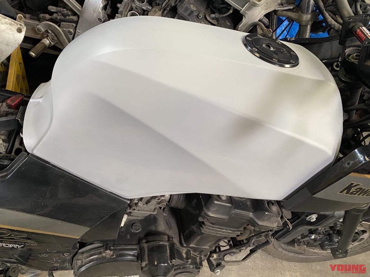 ドレミコレクション|GPz900R|燃料タンク|【ニンジャオーナー感激!】ドレミコレクションがGPz900R用の燃料タンクを復刻して販売開始