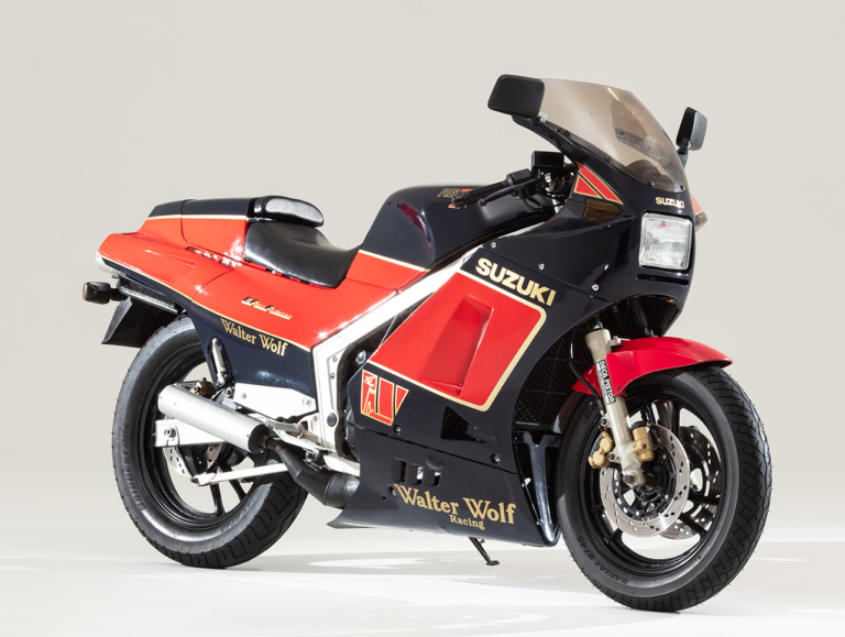 バイク王|RG400ガンマ|バイク王の新テレビCMに絶版人気モデルが登場【バイクプレゼントキャンペーンも実施】