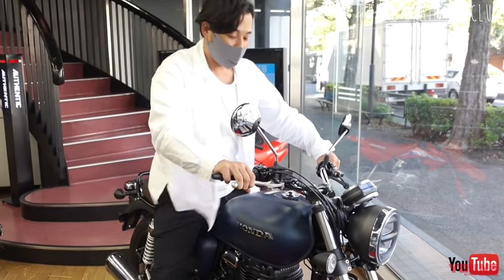 |【公開終了】アルピー平子、ホンダの新車バイクを物色「やばいね、GB350かっけぇぞ」予想通り”決められない沼”にハマる