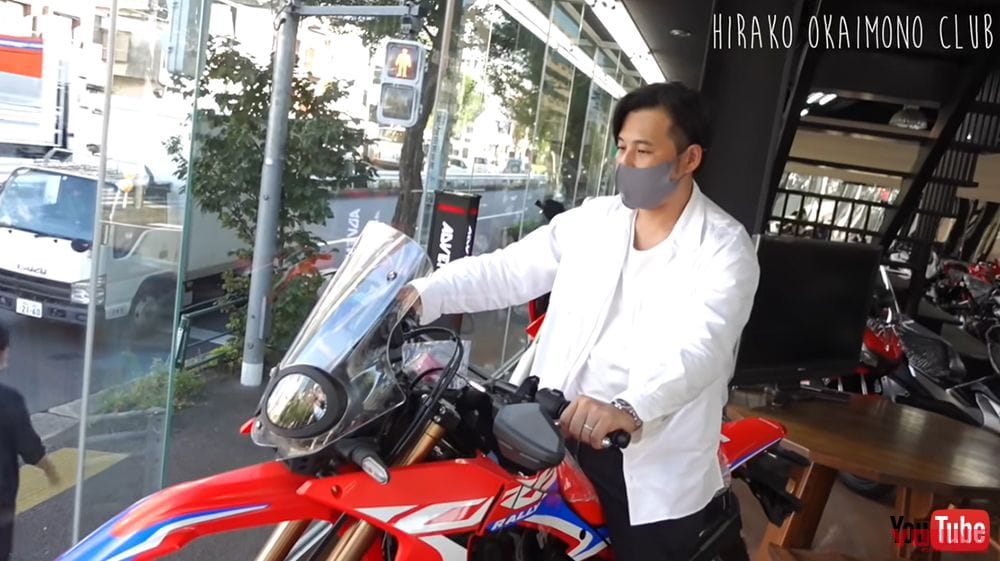 |【公開終了】アルピー平子、ホンダの新車バイクを物色「やばいね、GB350かっけぇぞ」予想通り”決められない沼”にハマる